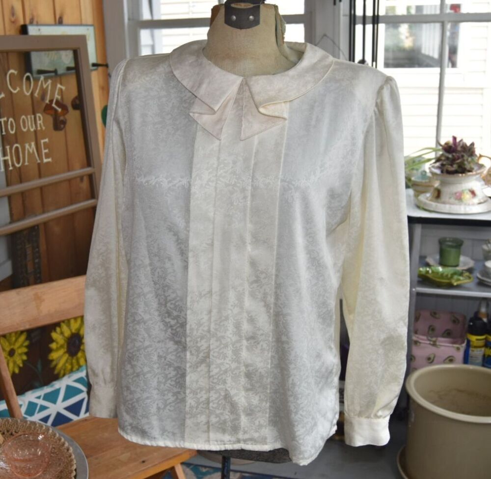 1970s Bill Blass Ivory Blouse: Large Designer Pleated Top Front Bow Size Large